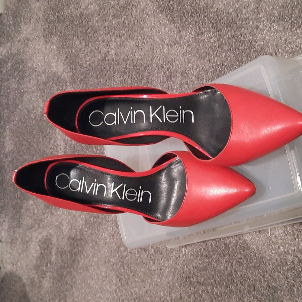 Calvin Klein Red pumps